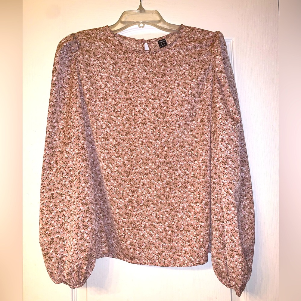 NWOT Floral blouse